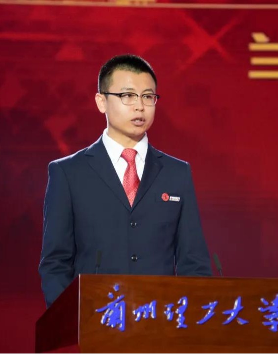 朋辈典范〡杜岳勇：用奋斗书写四年无悔青春