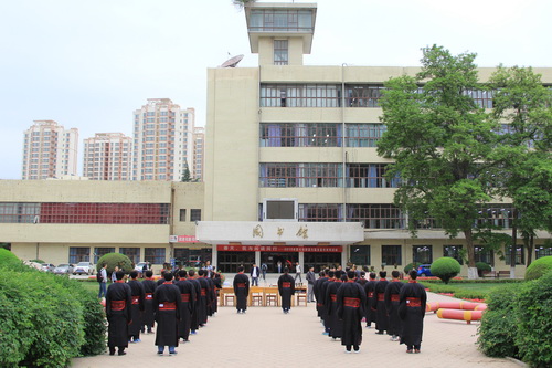 重拾汉礼仪 感恩别母校