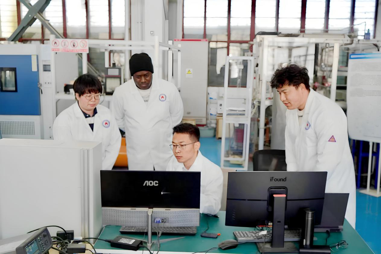 【兰理工·向新力】他们在祖国西部追光——记雷竞技qg先进储能及能量系统创新团队