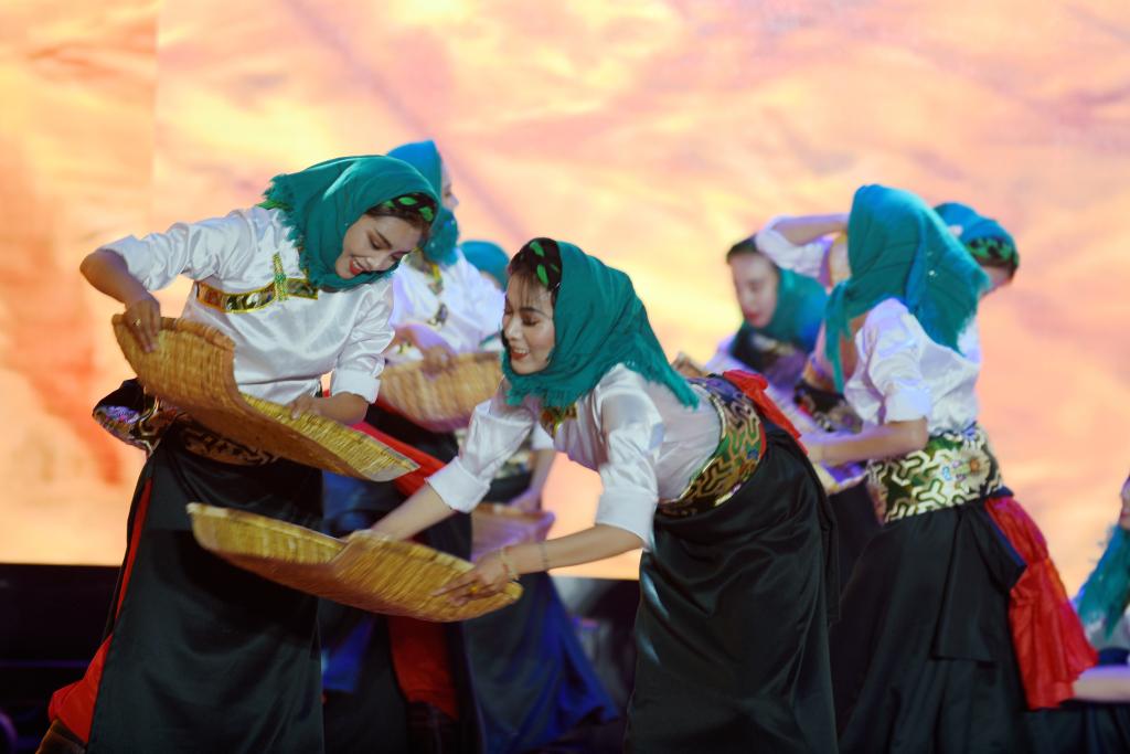 激情香巴拉·走进兰理工|学校举办2019年教师节慰问演出活动