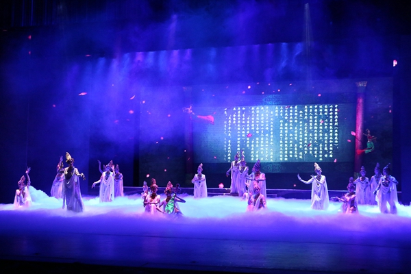 大型舞剧《丝路花雨》雷竞技qg教职工专场演出