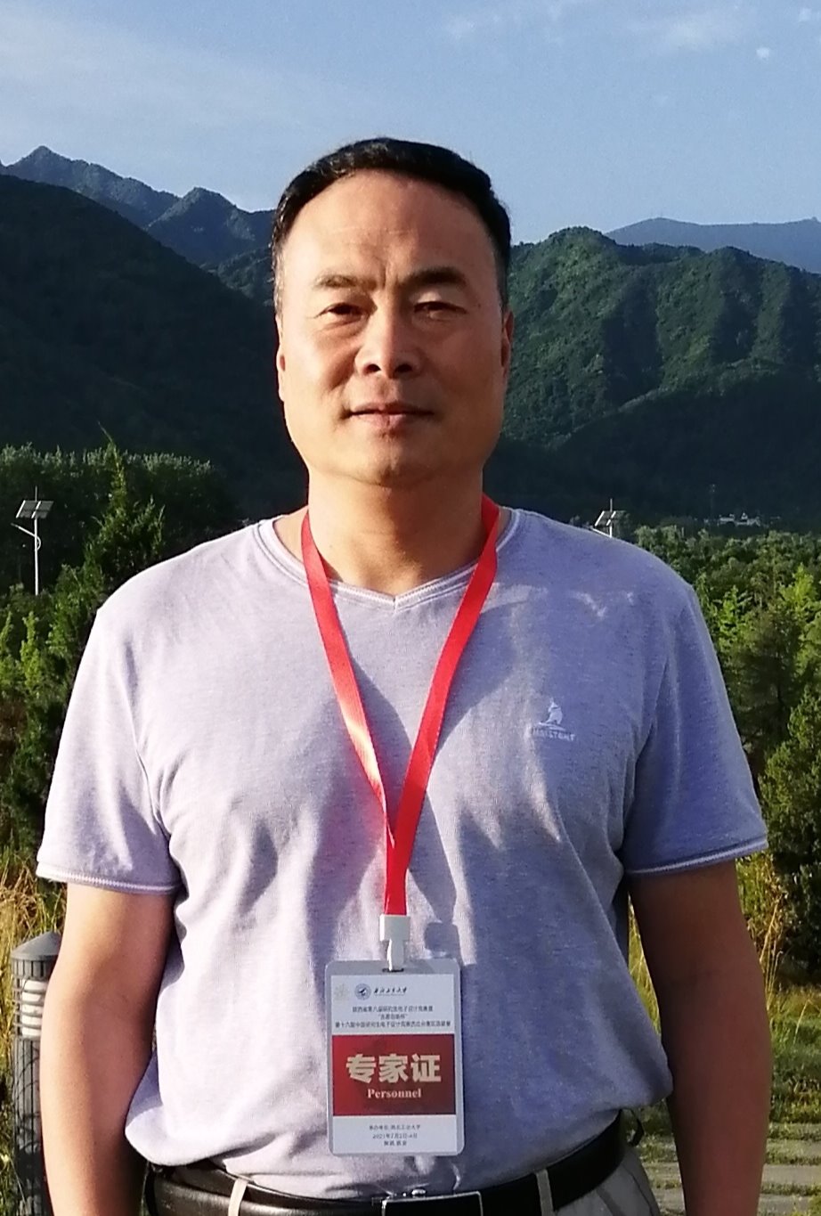 【2022师德标兵候选人风采】 电信学院：缑新科